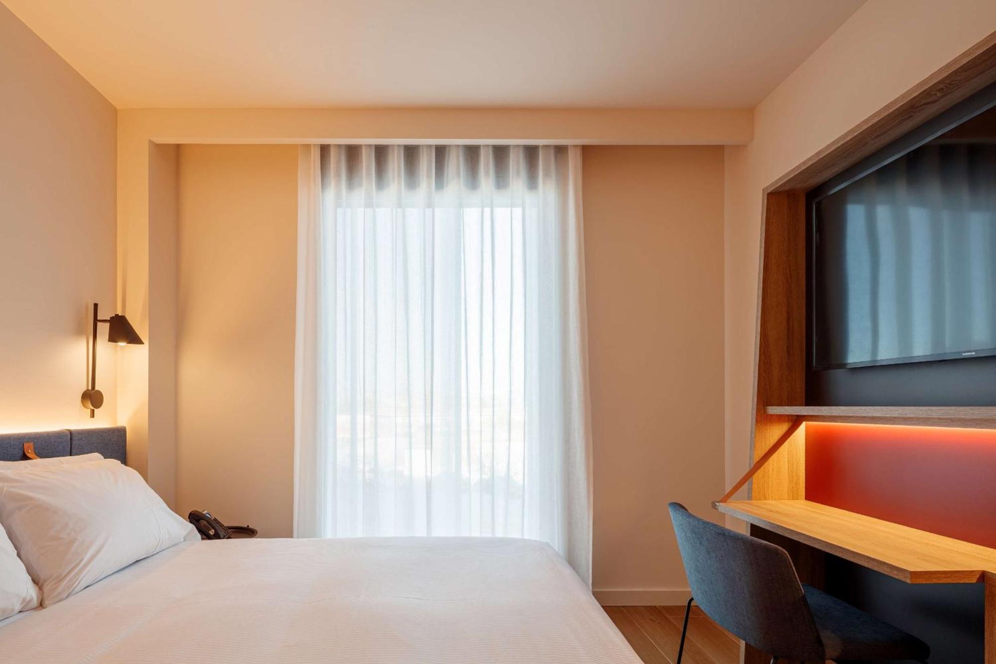 Hampton By Hilton Alcobendas Madrid Exterior photo