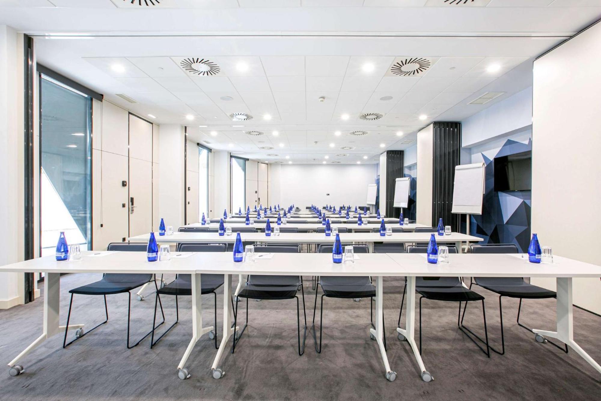 Hampton By Hilton Alcobendas Madrid Exterior photo